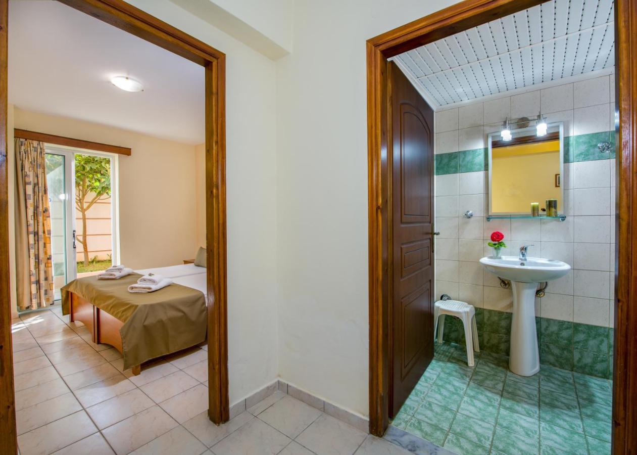Dias Hotel Apartments Agia Marina Esterno foto