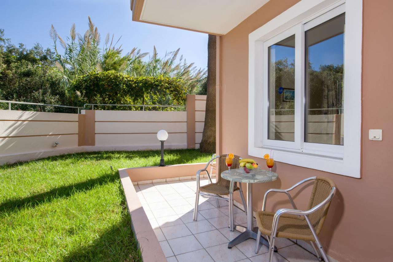 Dias Hotel Apartments Agia Marina Esterno foto