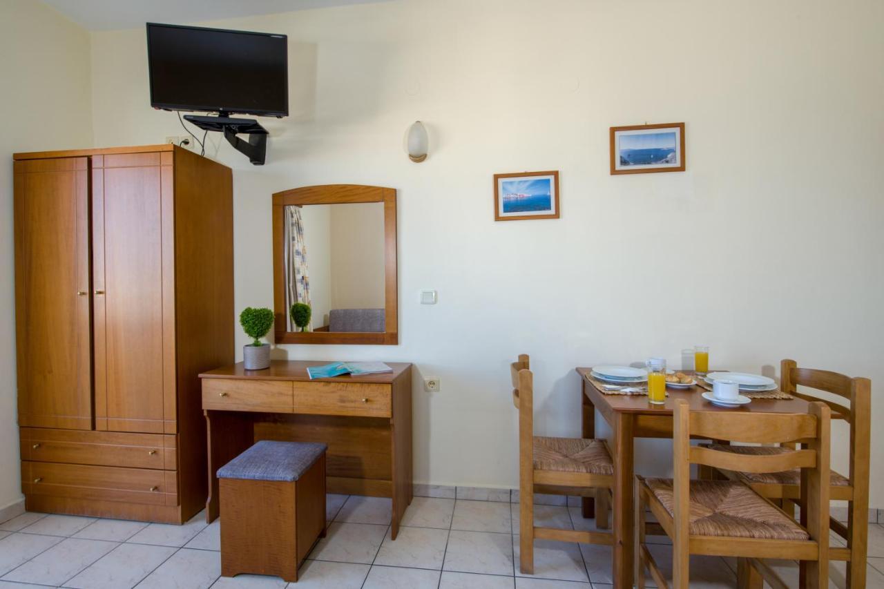 Dias Hotel Apartments Agia Marina Esterno foto