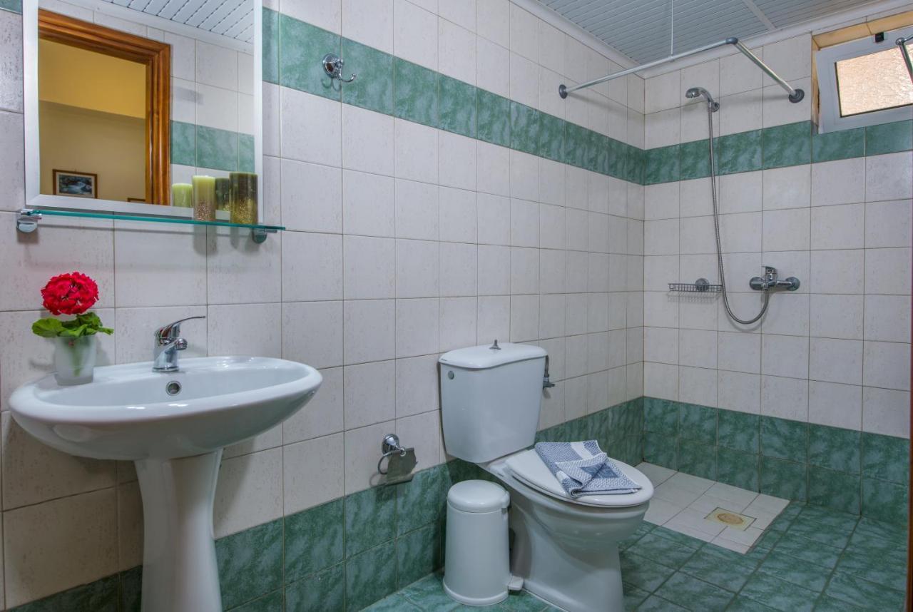 Dias Hotel Apartments Agia Marina Esterno foto