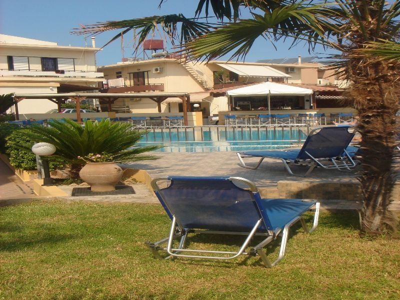 Dias Hotel Apartments Agia Marina Esterno foto