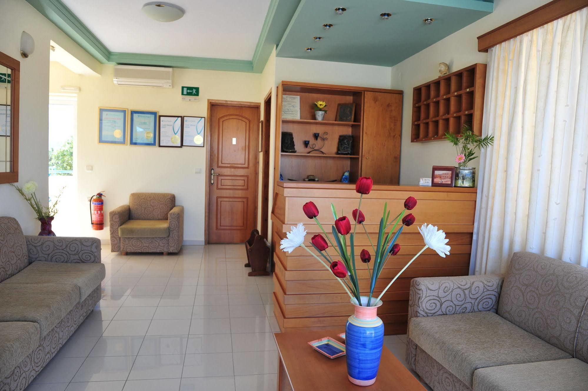 Dias Hotel Apartments Agia Marina Esterno foto